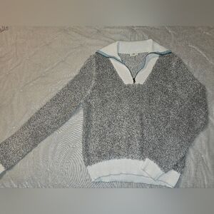 Women's Gray and White Sweater